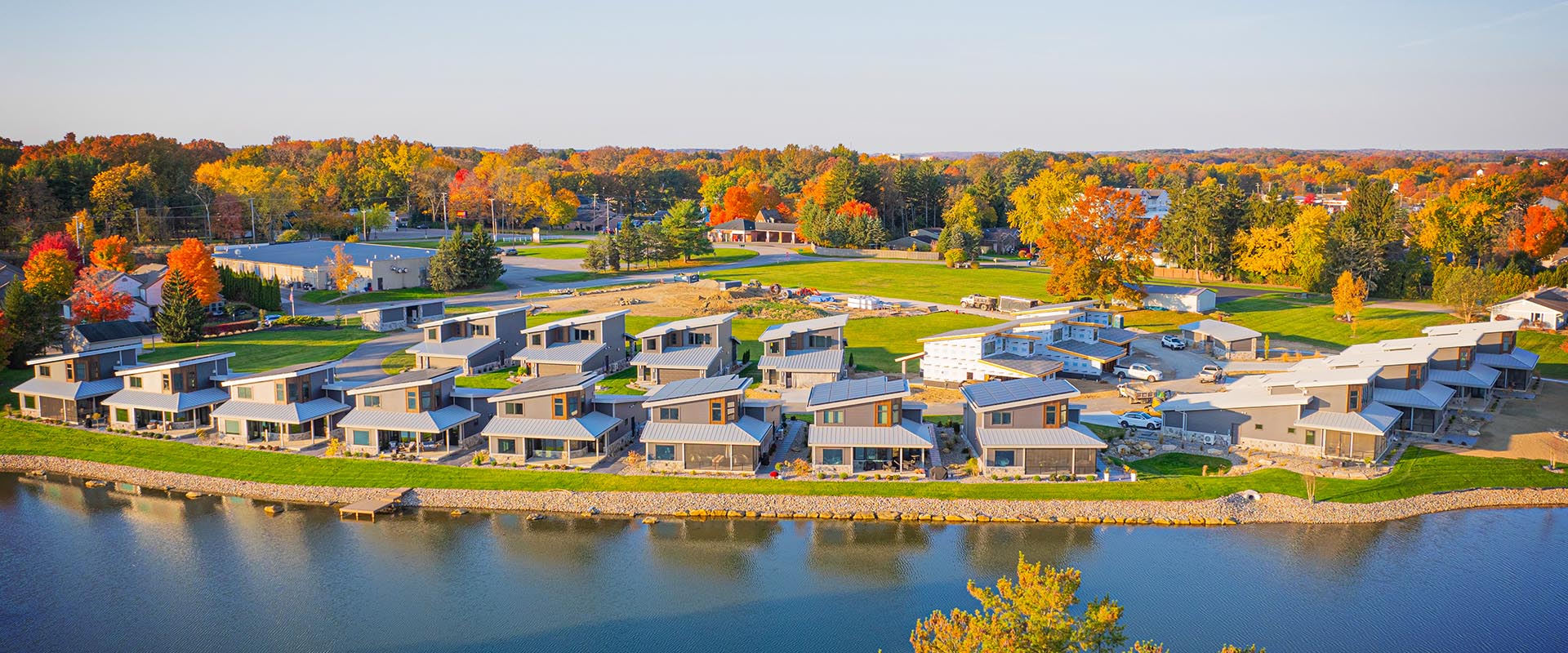Harbor Homes On Shore of Lake